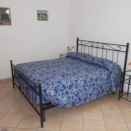 לינה וארוחת בוקר Zia Lina