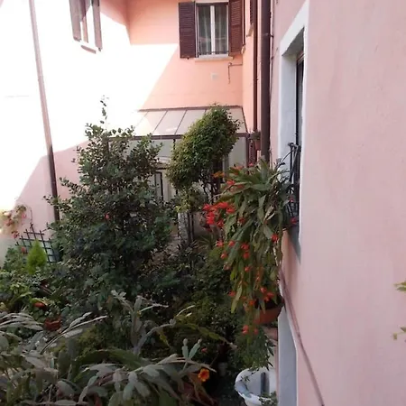 Zia Lina Bed & Breakfast Dongo